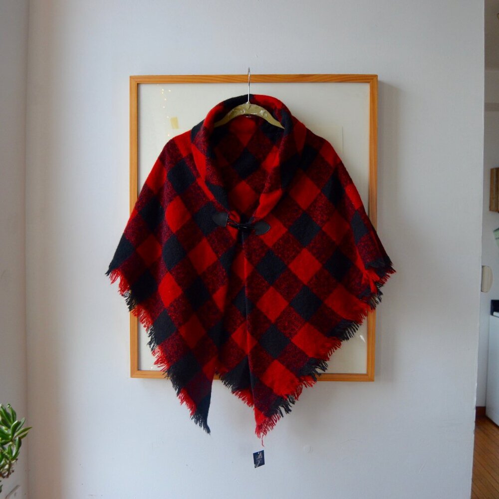 New with Tags Victoria Leland Black and Red Structured Shawl Poncho Cape